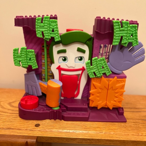 Imaginext DC Super Friends Batman Joker's Fun House Playset by Fisher-Price - Picture 3 of 3